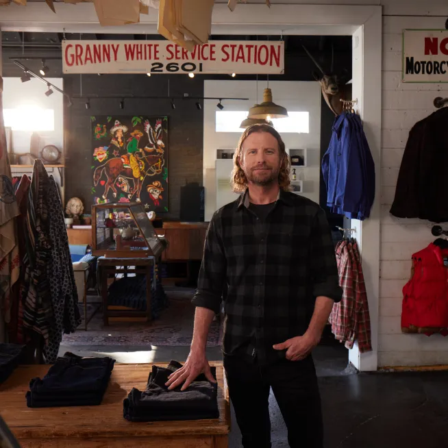 Dierks Bentley shopping